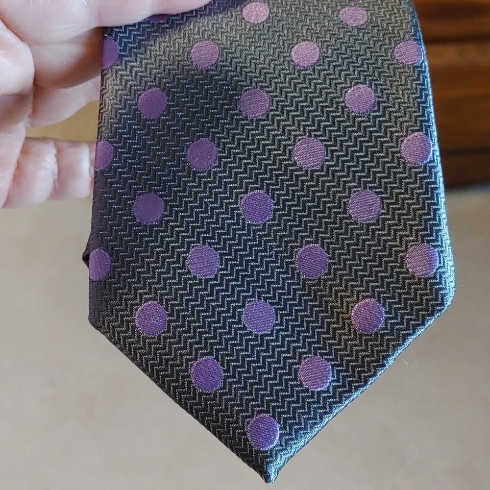 Nicole Miller Gray Silk Tie With Lilac Polka Dots